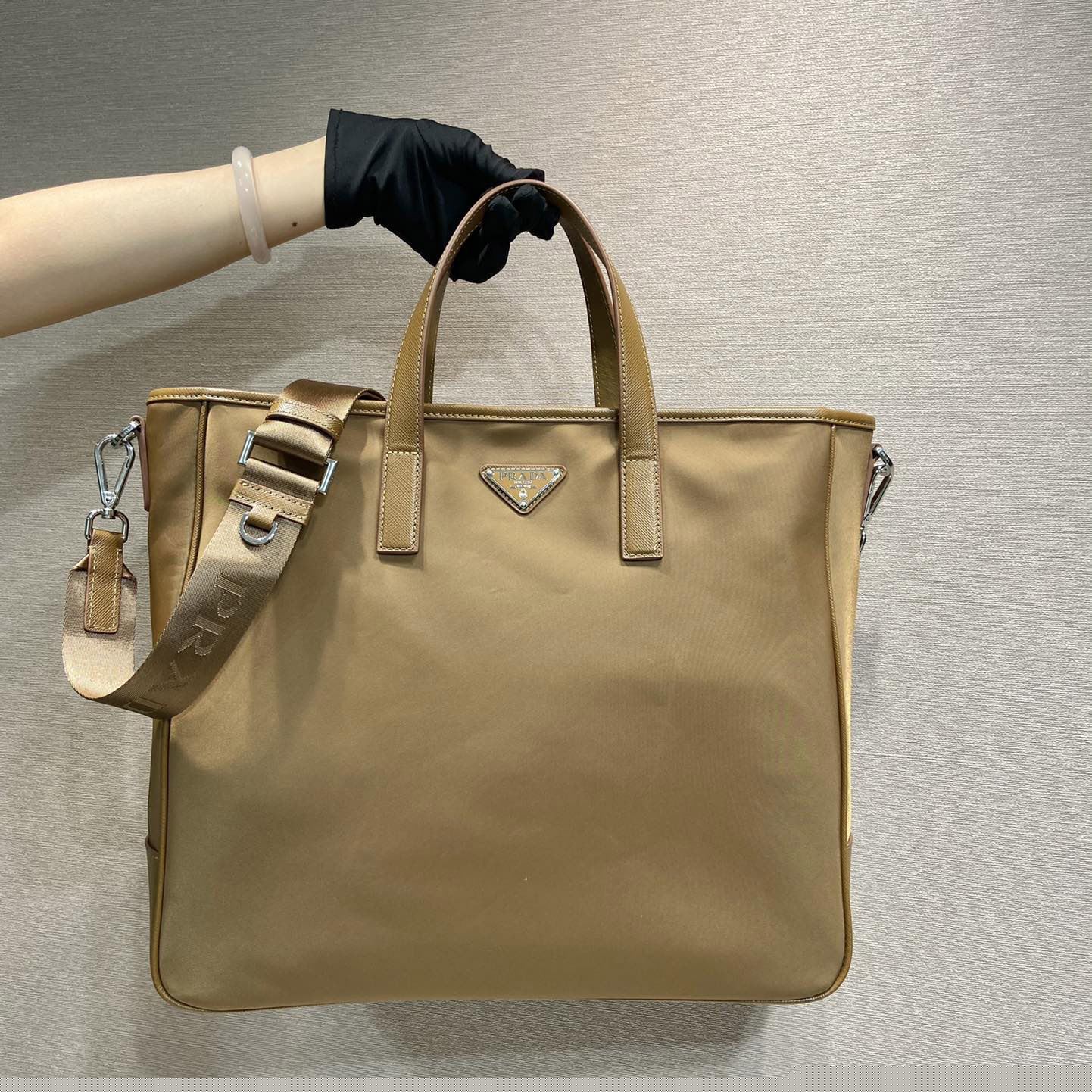 Pra*a shopping bags